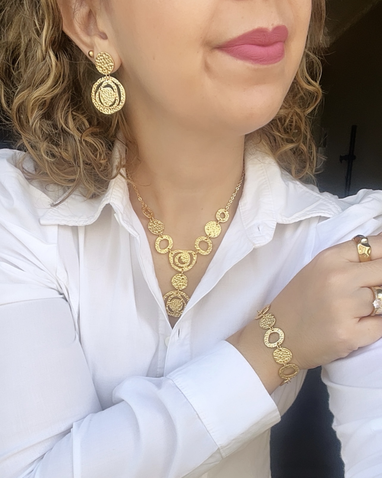Conjunto Circulos Vazados Martelados - Brinco, Colar e Pulseira - Semijoia Banhada Prata925