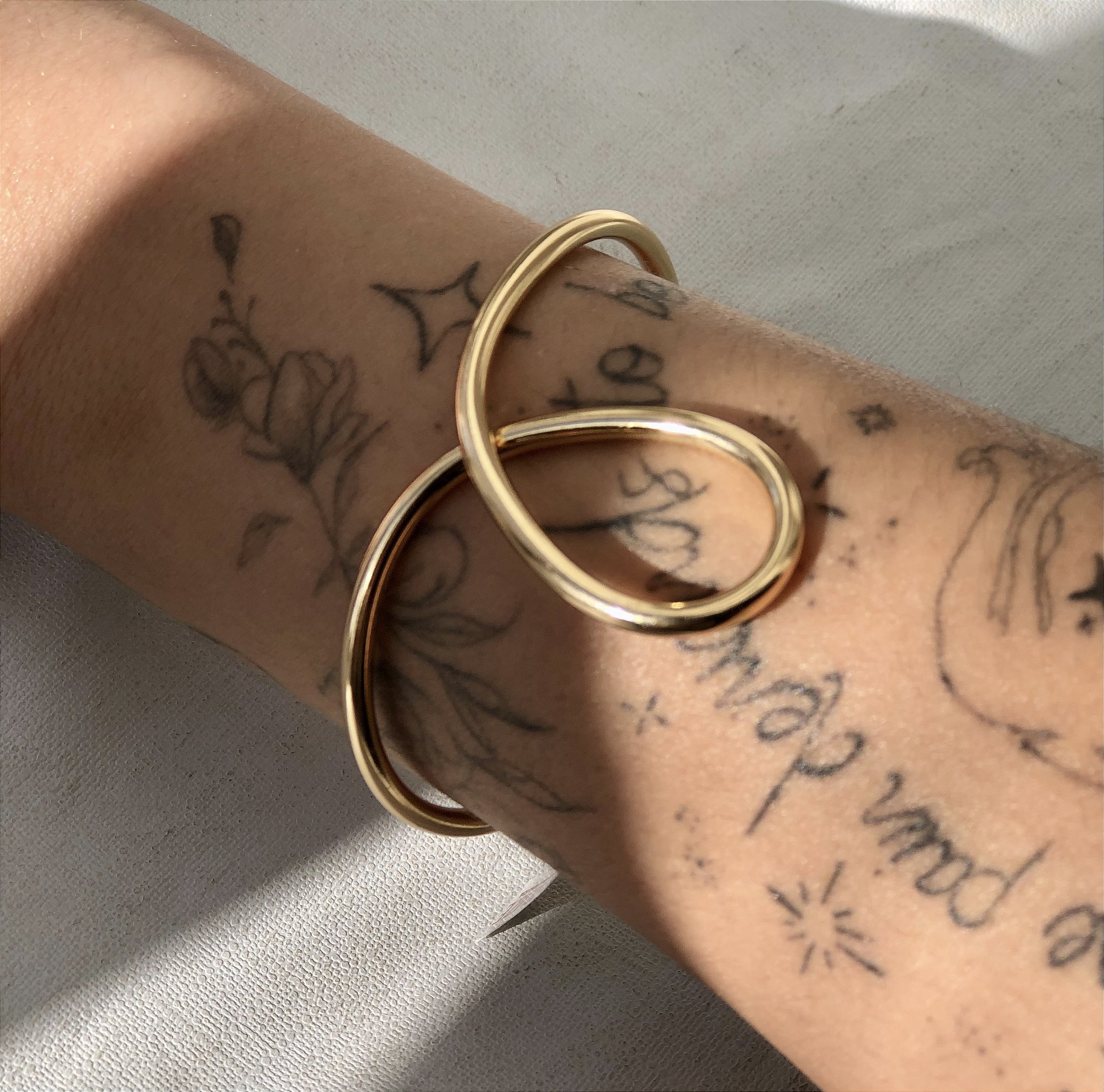 Bracelete Infinit Ajustavel- Banhada a Ouro 18K