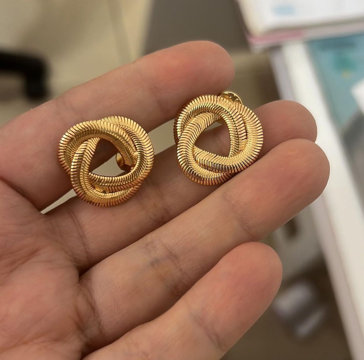 Brinco de Corrente Nó Malha/ Lacraia Torcida Frontal - Semijoia Banhada Ouro 18K