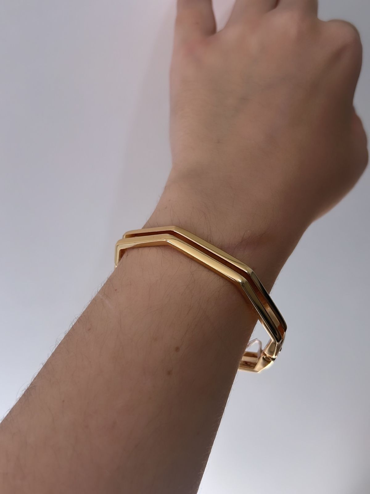 Bracelete Geométrico Elegante Liso -  8 Lados Fecho Clique  - Semijoia Banhada ouro 18K