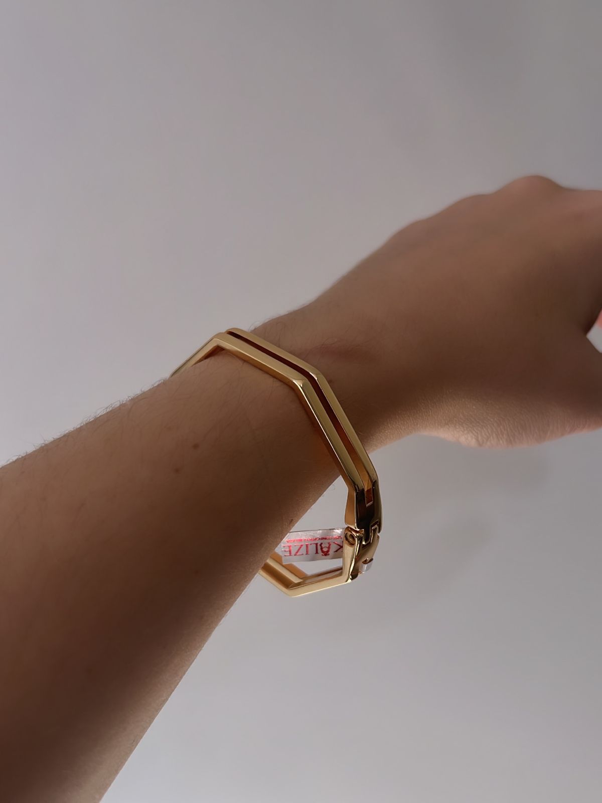 Bracelete Geométrico Elegante Liso -  8 Lados Fecho Clique  - Semijoia Banhada ouro 18K