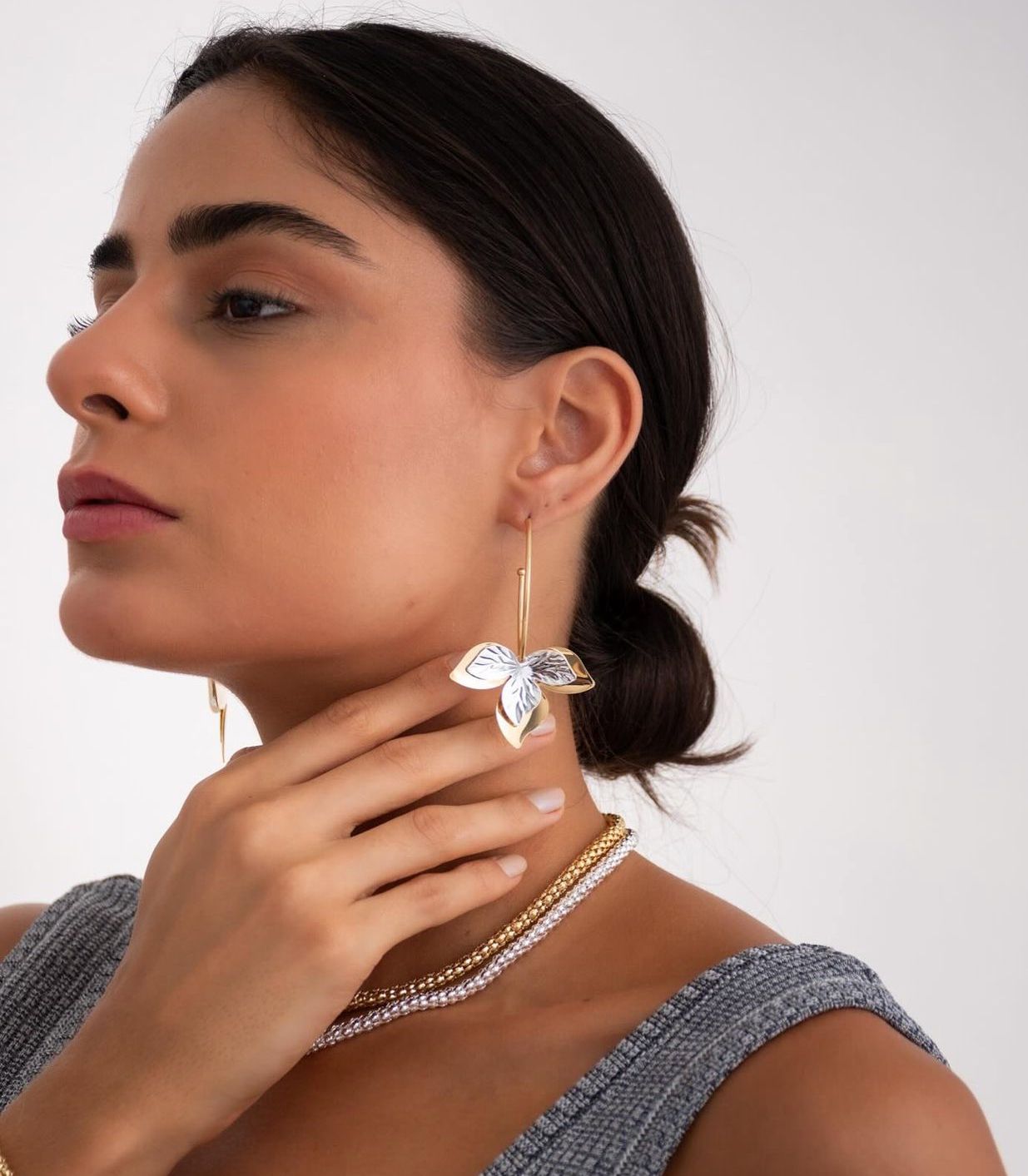 Brinco Argola de Folhas Duo- Semijoia Banhada Ouro 18K e na Prata 925