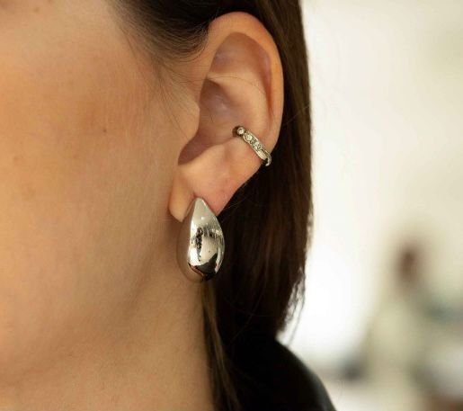 Brinco Oval Liso Médio - Minimalista - Semijoia Banhada a Ouro 18K ou Ródio