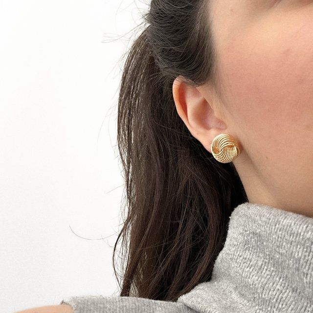 Brinco Espiral de Fios Entrelaçado Delicado - Semijoia Banhada a Ouro 18K