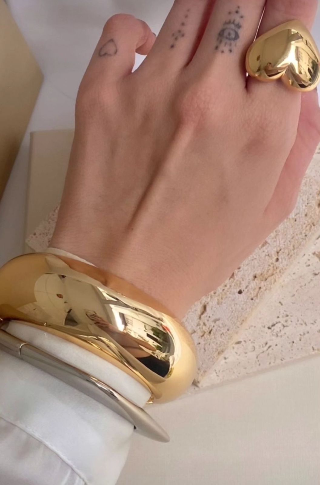 Anel Oval Max Liso Abaulado - Semijoia Banhado a Ouro 18k ou a Rodio
