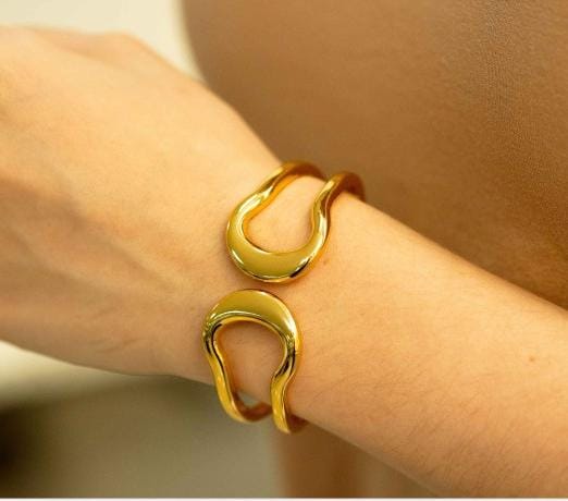 Bracelete Linhas Sinuosas Maximalista Liso Organico - Semijoia Banhada no Ouro 18k