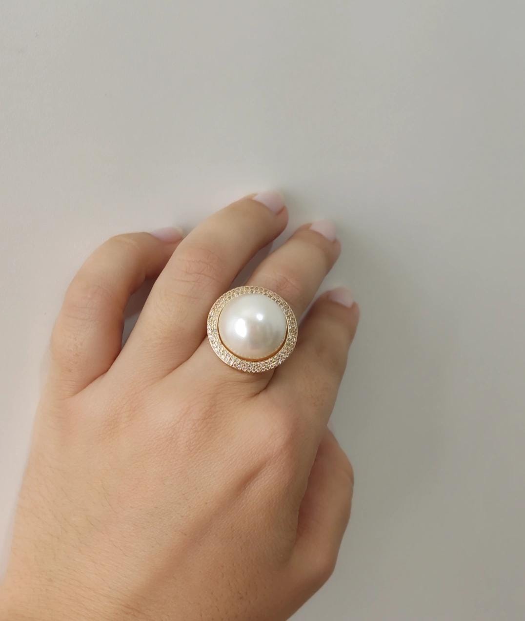 Anel Meia Perola Luxuoso Com Zircônias Cristais - Semijoia Banhado a Ouro 18k
