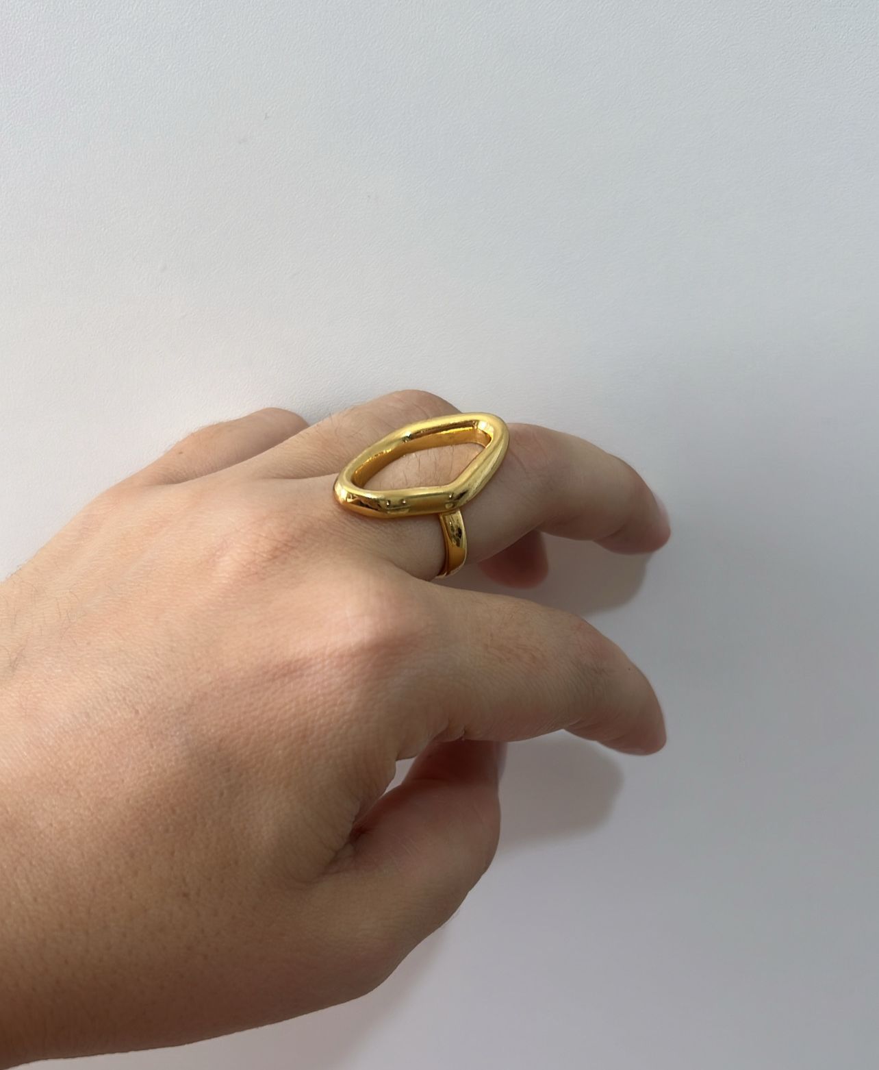 Anel Oval Orgânico Vasado - Semijoia Banhado a Ouro 18k
