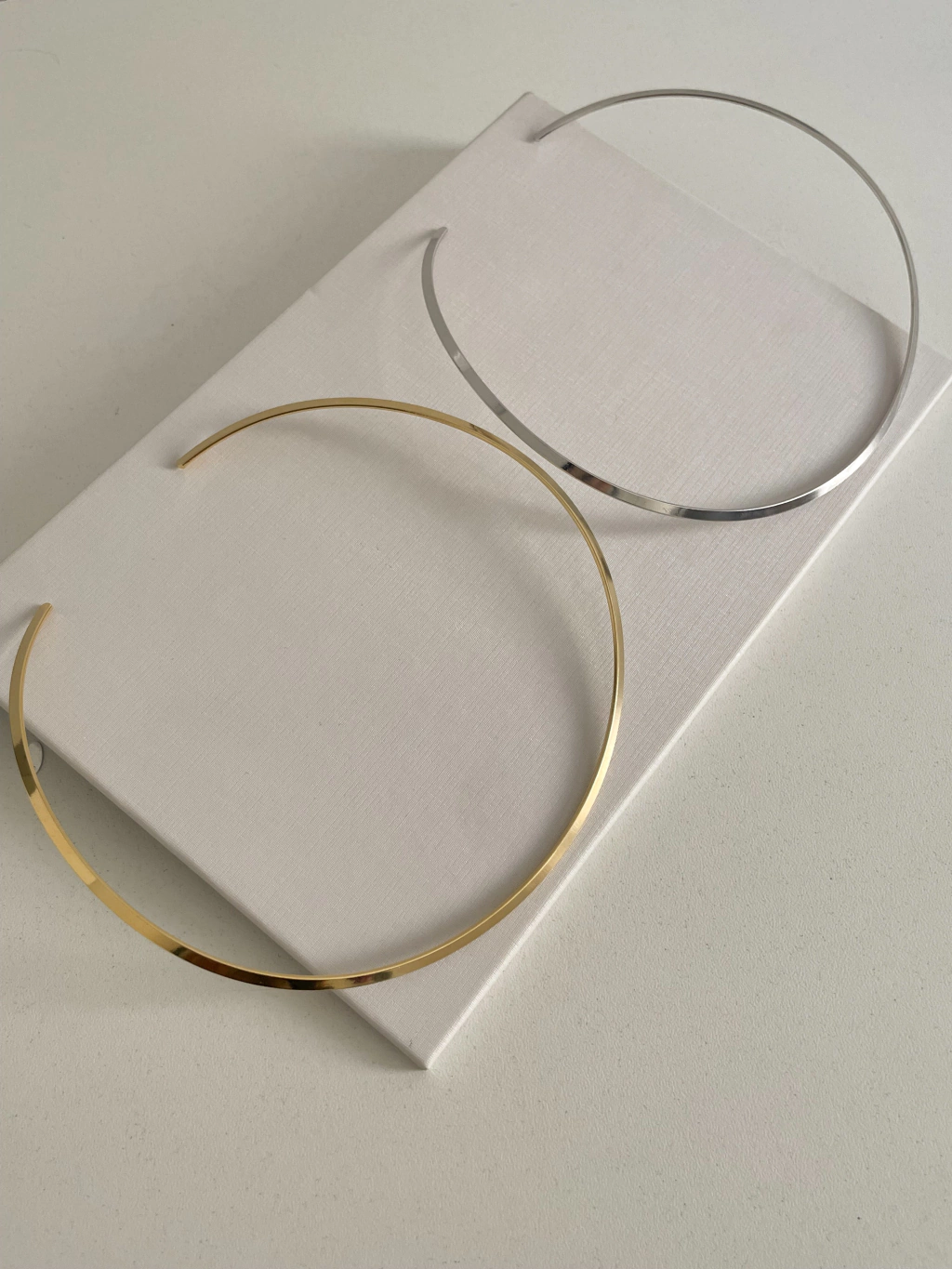Colar Aro Fino Liso 3mm – Minimalismo que Transforma Seu Estilo - Semijoia Banhada a Ouro 18K ou em PRATA 925
