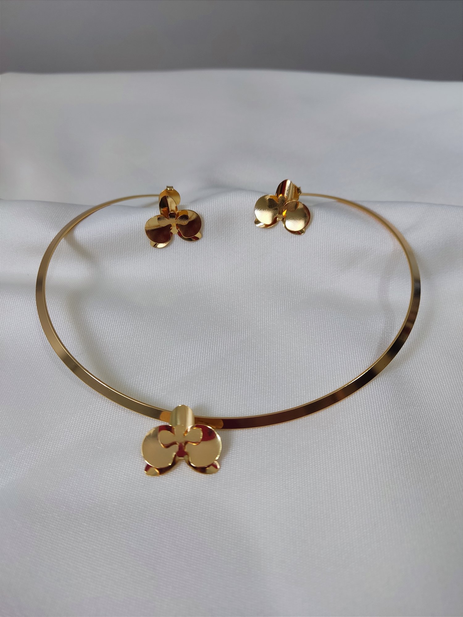Conjunto de Orquídea P - Mini no Aro Fino 3mm - Semijoia Banhada a Ouro 18K em Prata 925