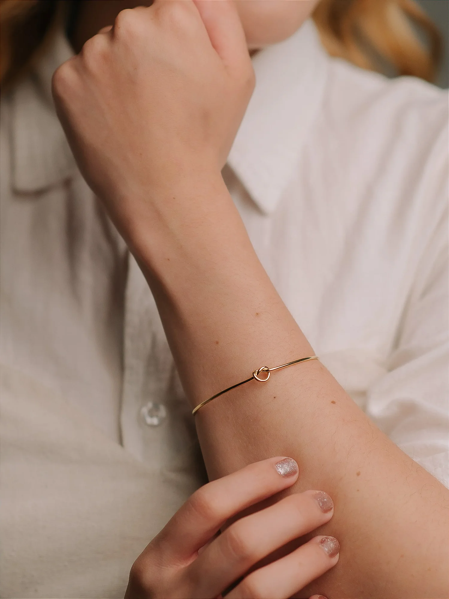 Bracelete Nó Aberto Ajustável Dourado - No – Semijoia Minimalista - Semijoia Banhada em Ouro 18K