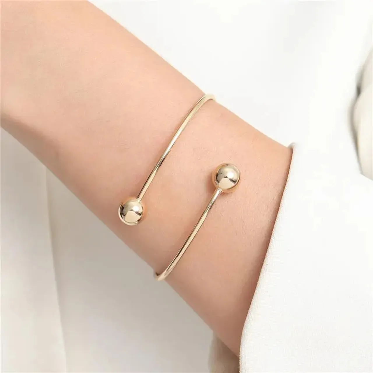 Bracelete 2 Bolas Ajustável Dourado – Elegante e Minimalista - Semijoia Banhada em Ouro 18K