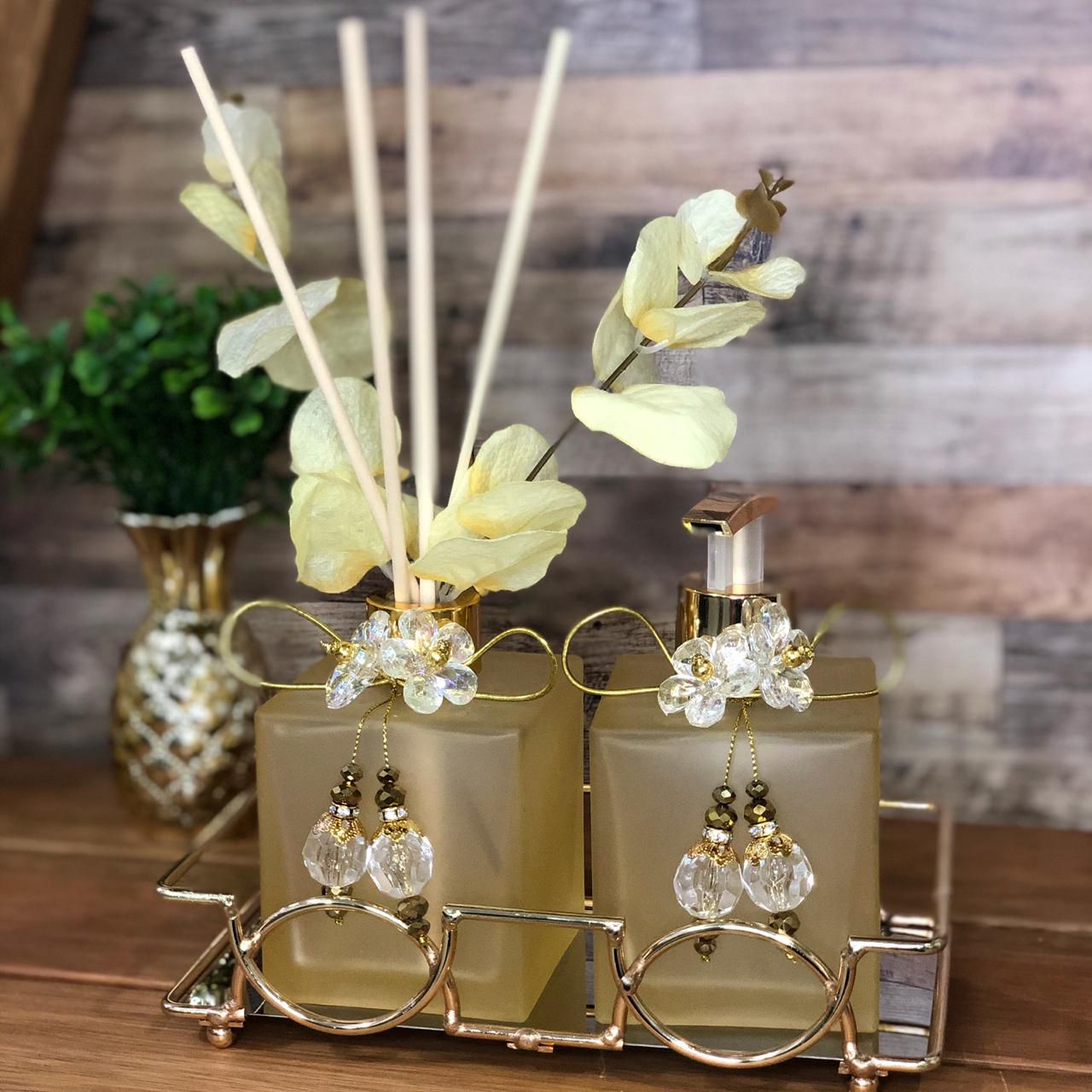 Kit Lavabo Luxo Dourado com Bandeja e Eucalipto