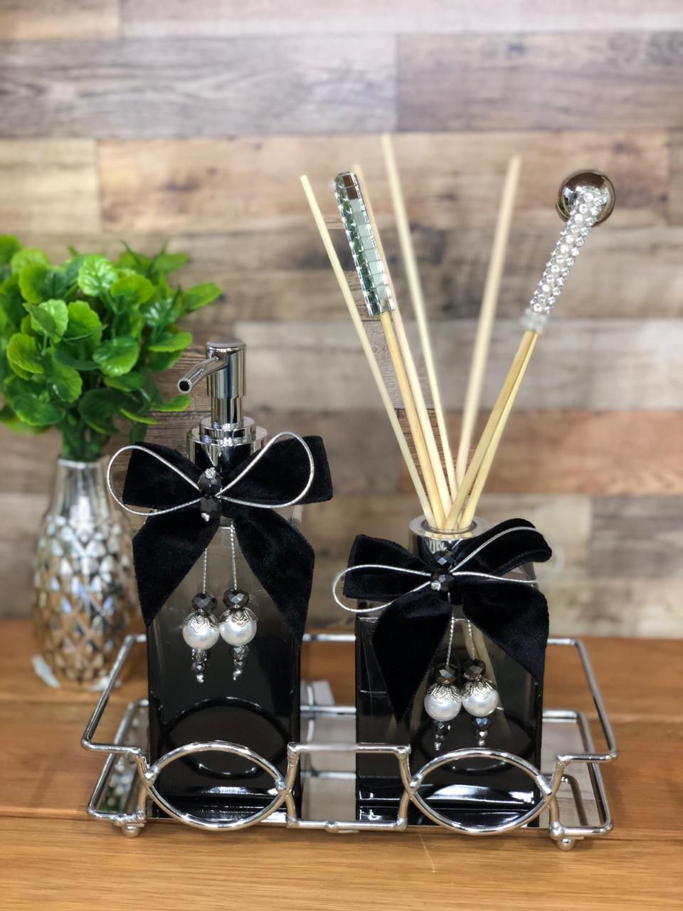 Kit Lavabo Luxo Preto com Prata, Difusor, Sabonete e Bandeja