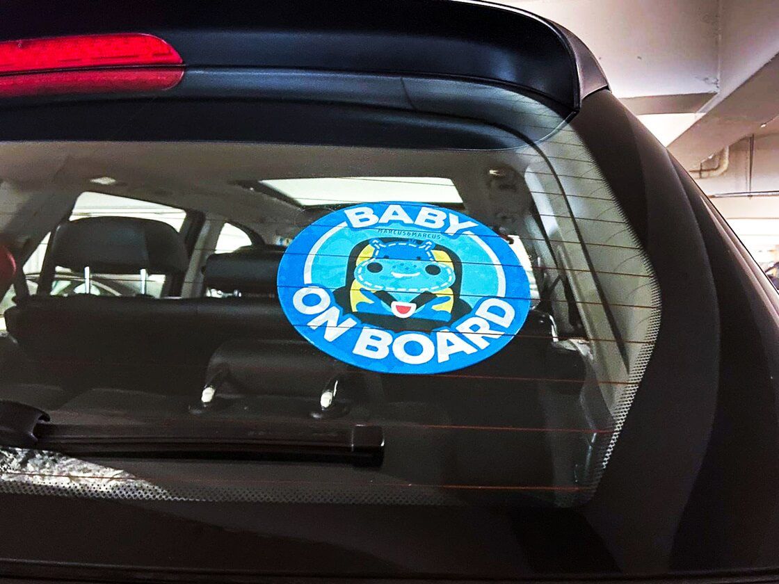 Adesivo de Silicone para Vidro de Carro Baby On Board Leão - Marcus & Marcus