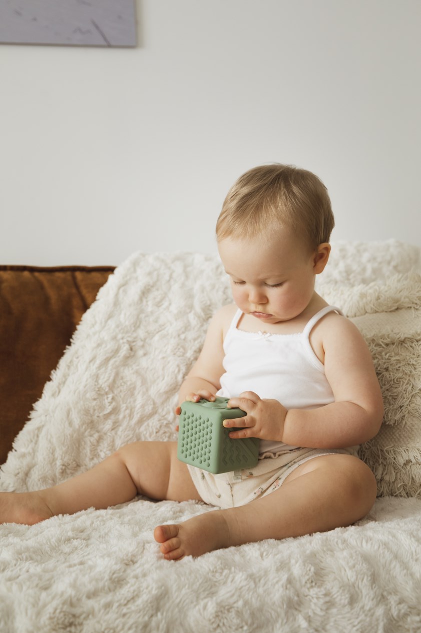 Cubo Sensorial Sophie la Girafe em Borracha 100% Natural – Estimulação Tátil e Motora