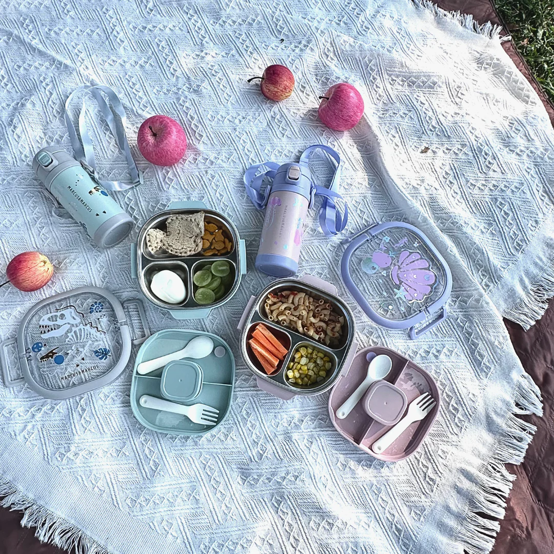 Lancheira Bento Box com 6 Divisórias e Alça Fundo Do Mar Rosa Marcus & Marcus