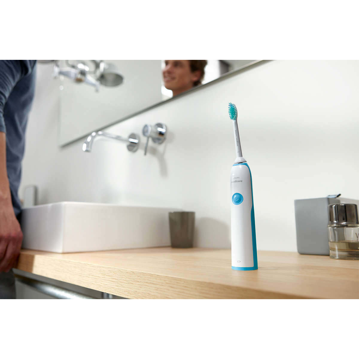 Escova de Dentes Elétrica Sonicare Essence+ Bivolt Branca e Azul - Philips