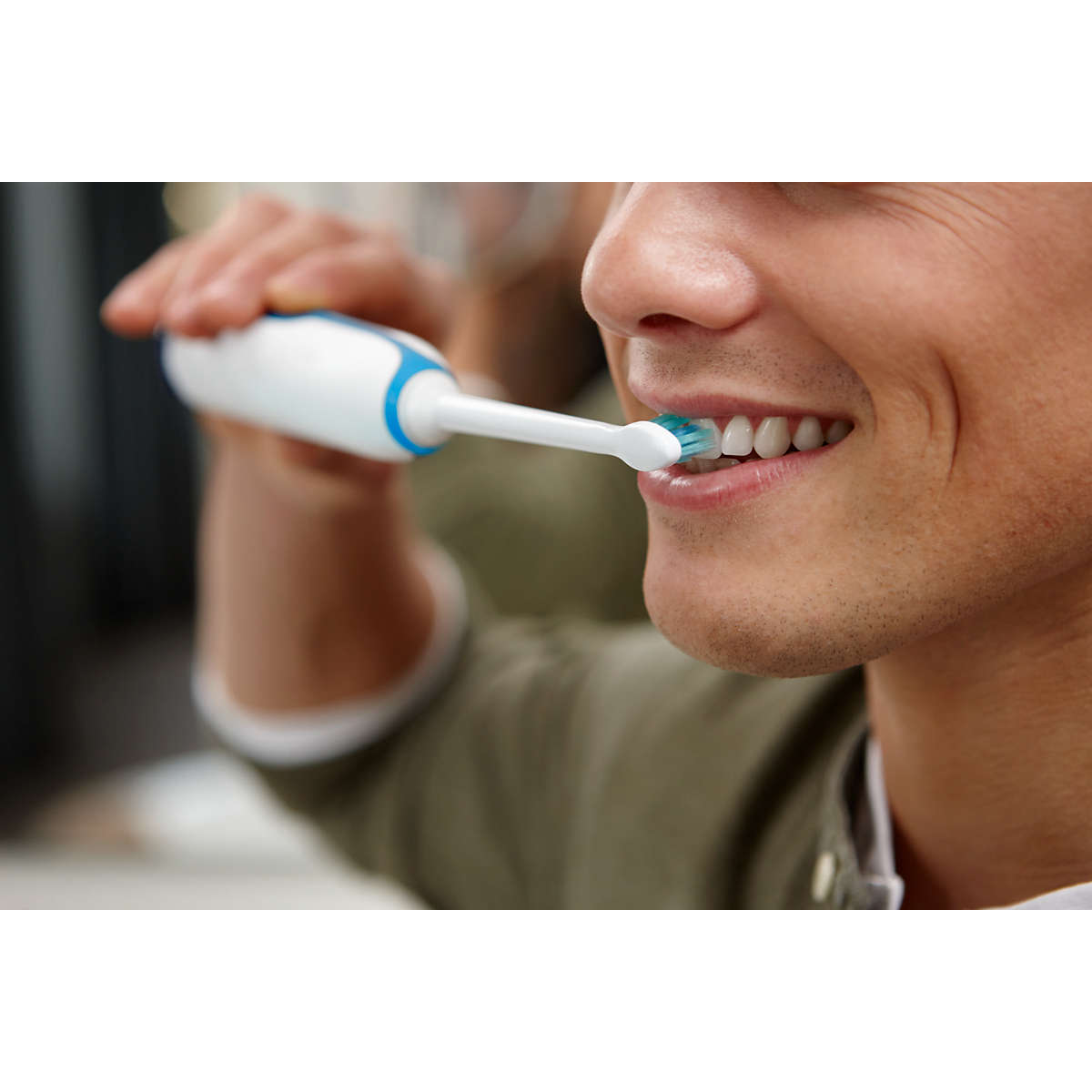 Escova de Dentes Elétrica Sonicare Essence+ Bivolt Branca e Azul - Philips