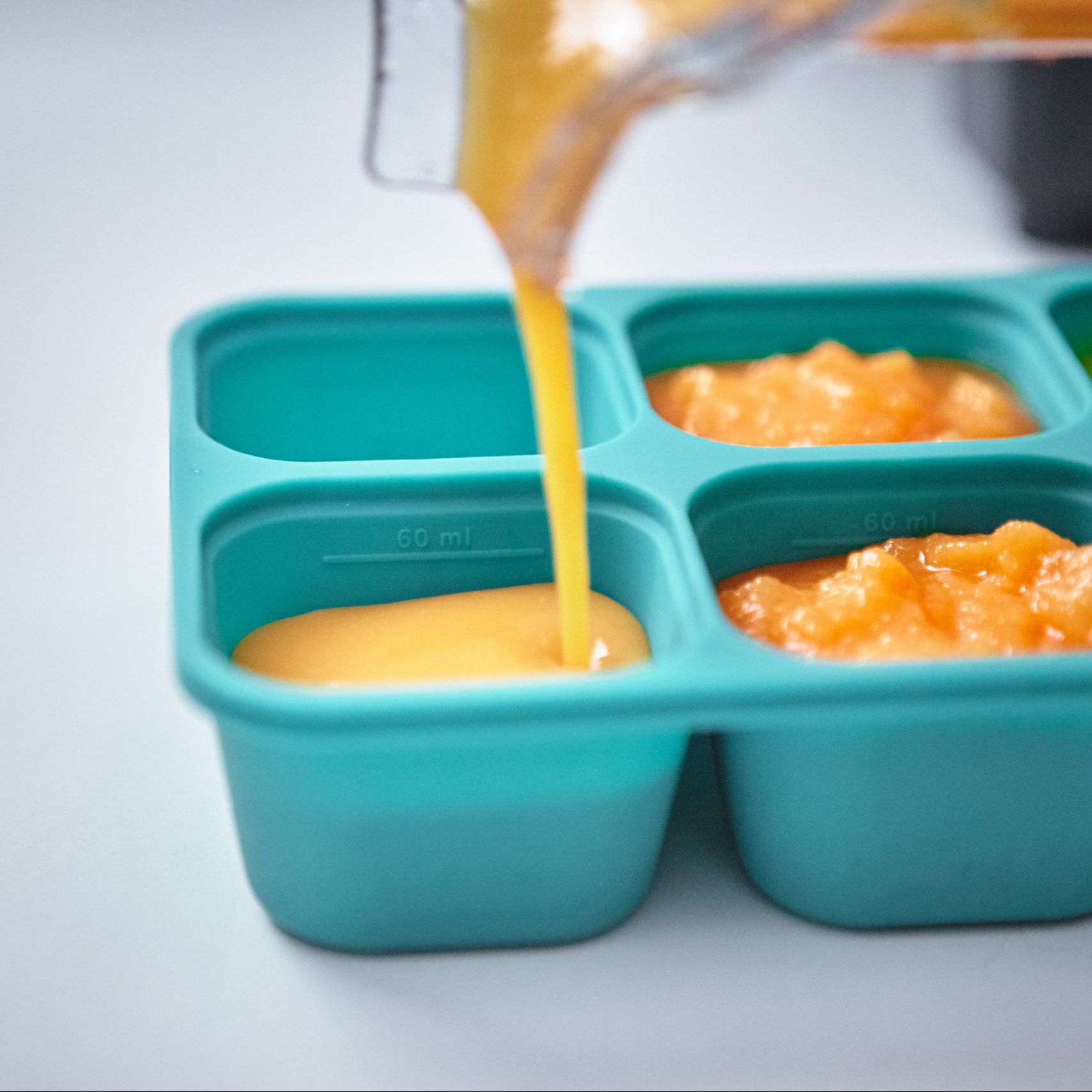 Porta Papinha de Silicone com Tampa 6 Cubos (60ml) Porquinha - Marcus & Marcus