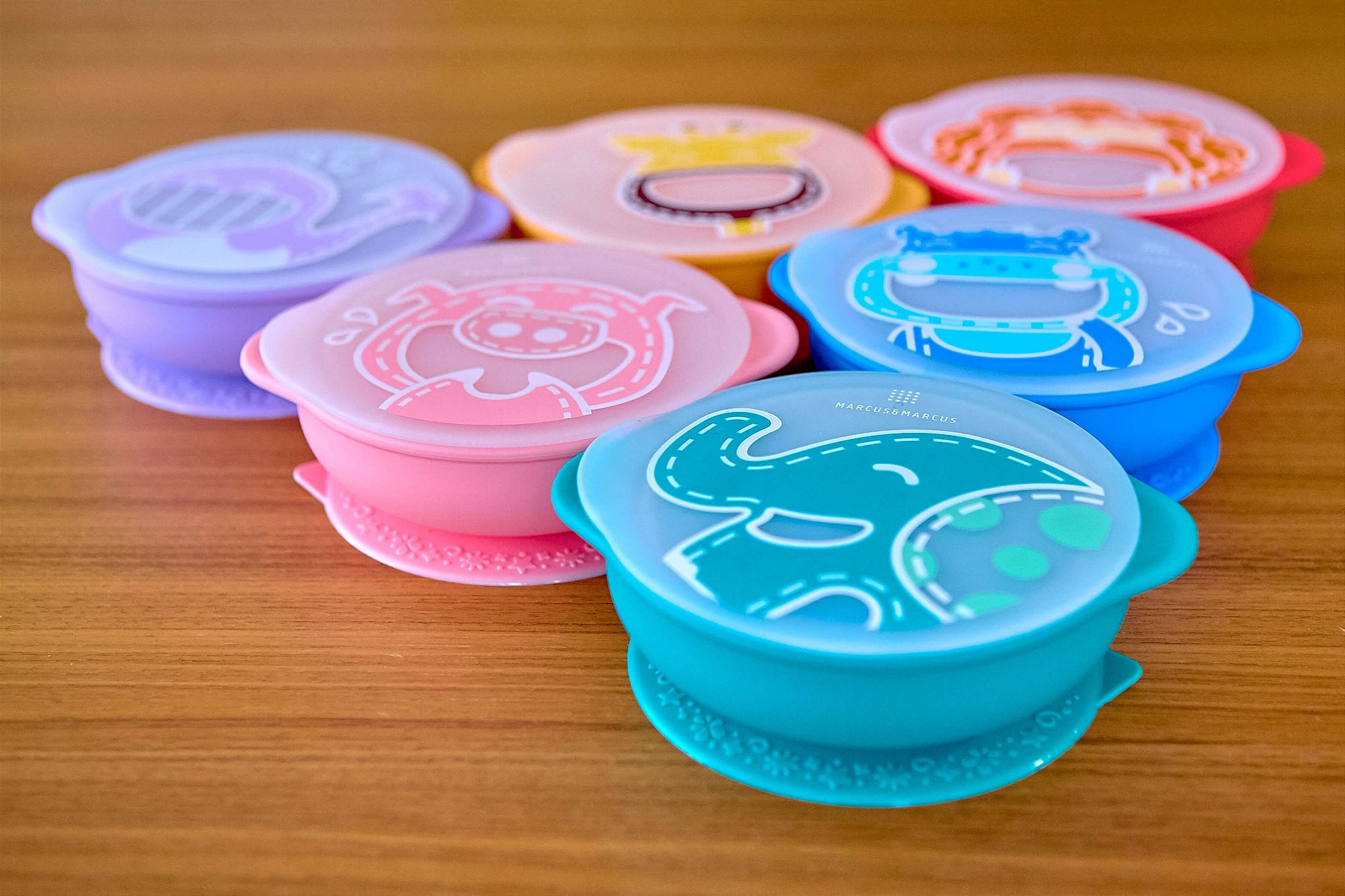 Tigela com Sucção e Tampa em Silicone Porquinha - Marcus & Marcus