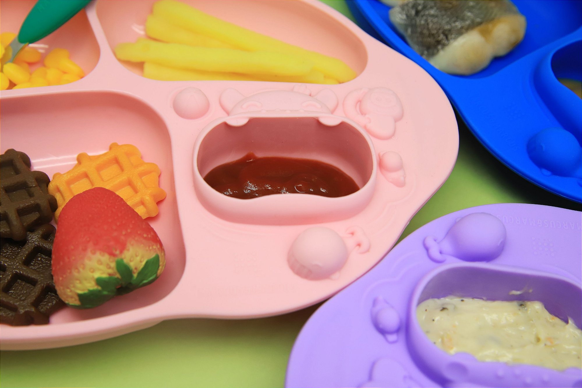 Kit Alimentação Prato com Divisórias e Sucção e Talheres Porquinha - Marcus & Marcus