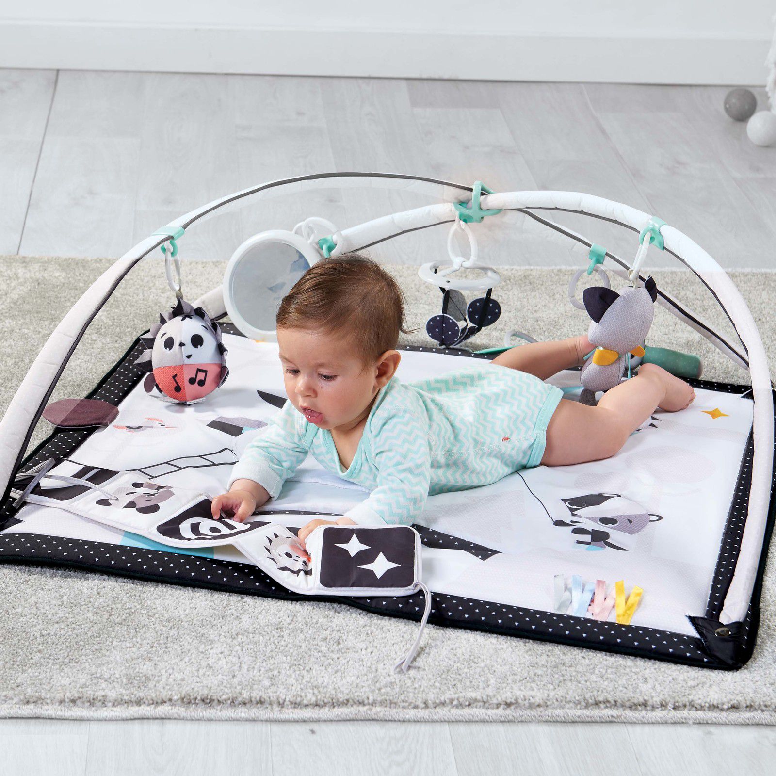 Tapete de Atividades Gymini Deluxe Magical Tales Black & White - Tiny Love
