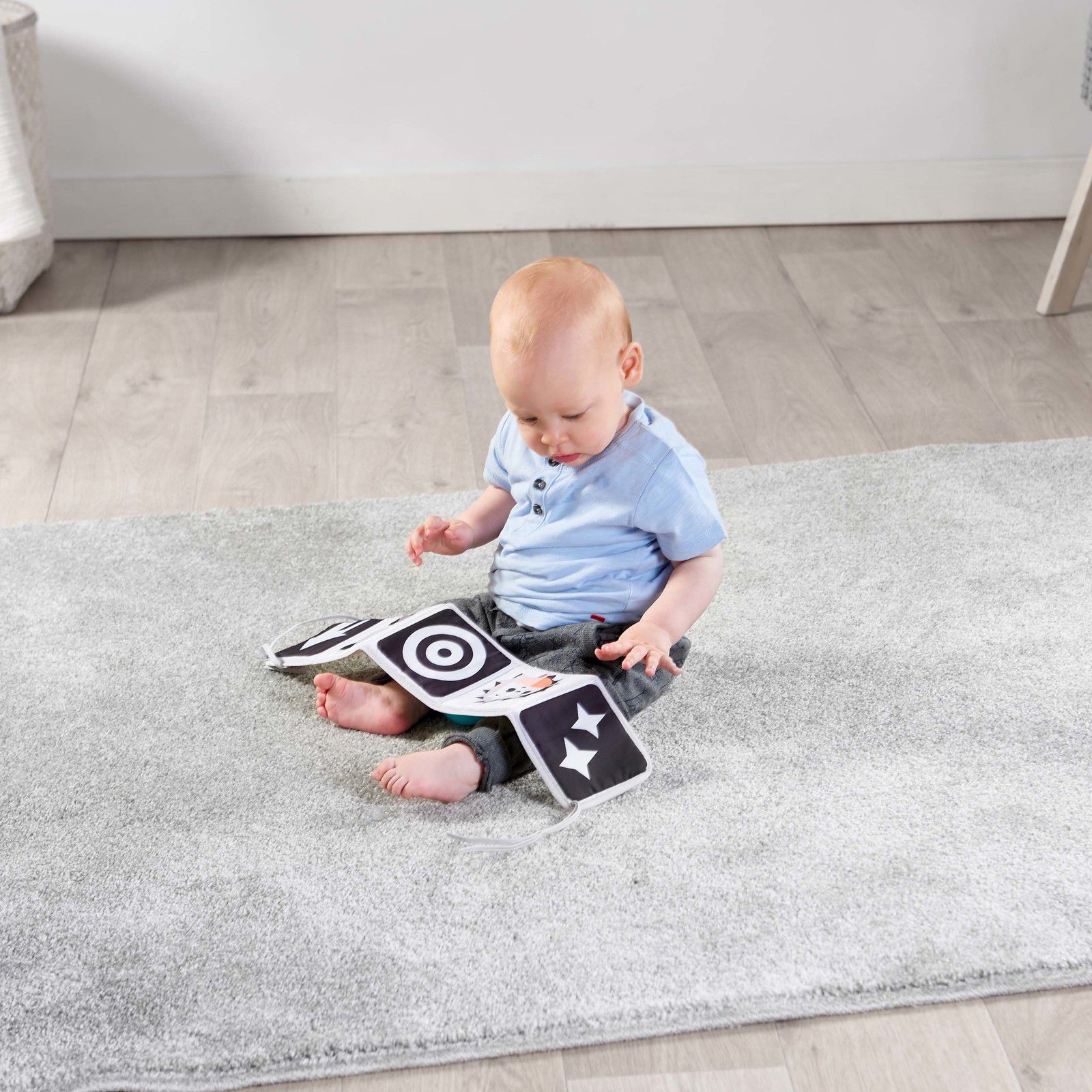 Tapete de Atividades Gymini Deluxe Magical Tales Black & White - Tiny Love