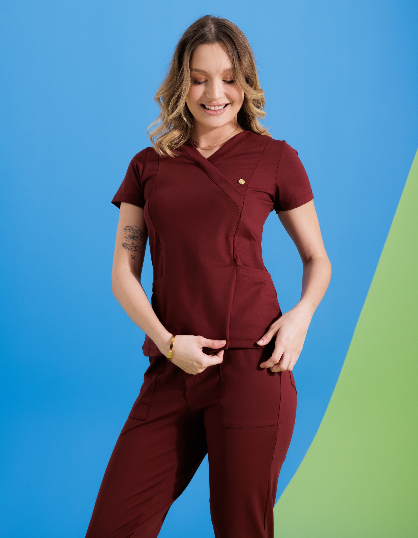 Scrub Feminino Moove Marsala — foto 4