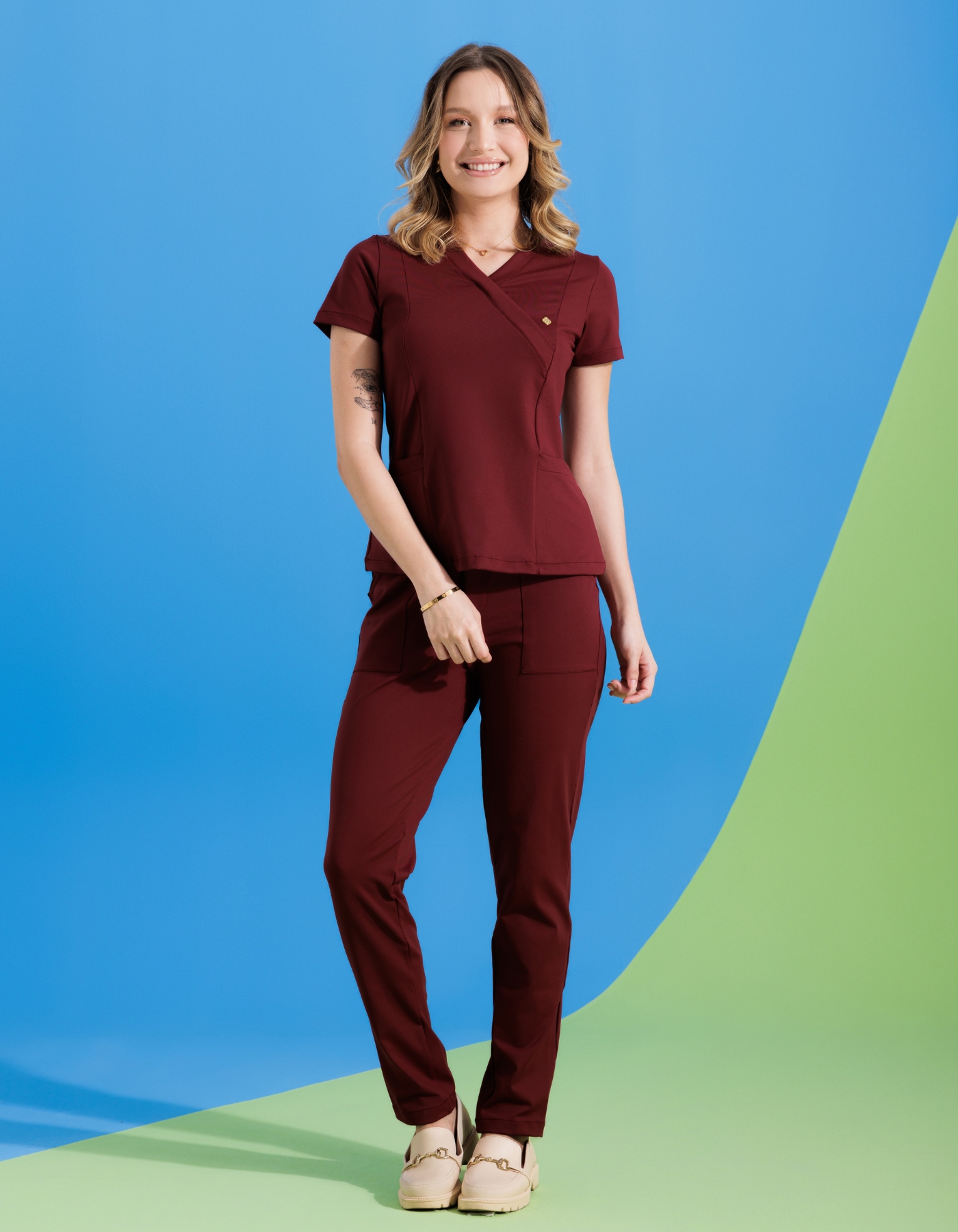Scrub Feminino Moove Marsala — foto 3