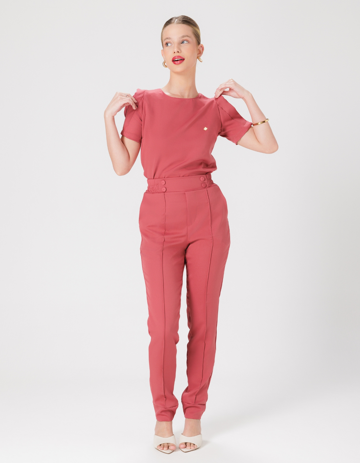 Scrub Feminino Selena Vermelho Cardinal — foto 4