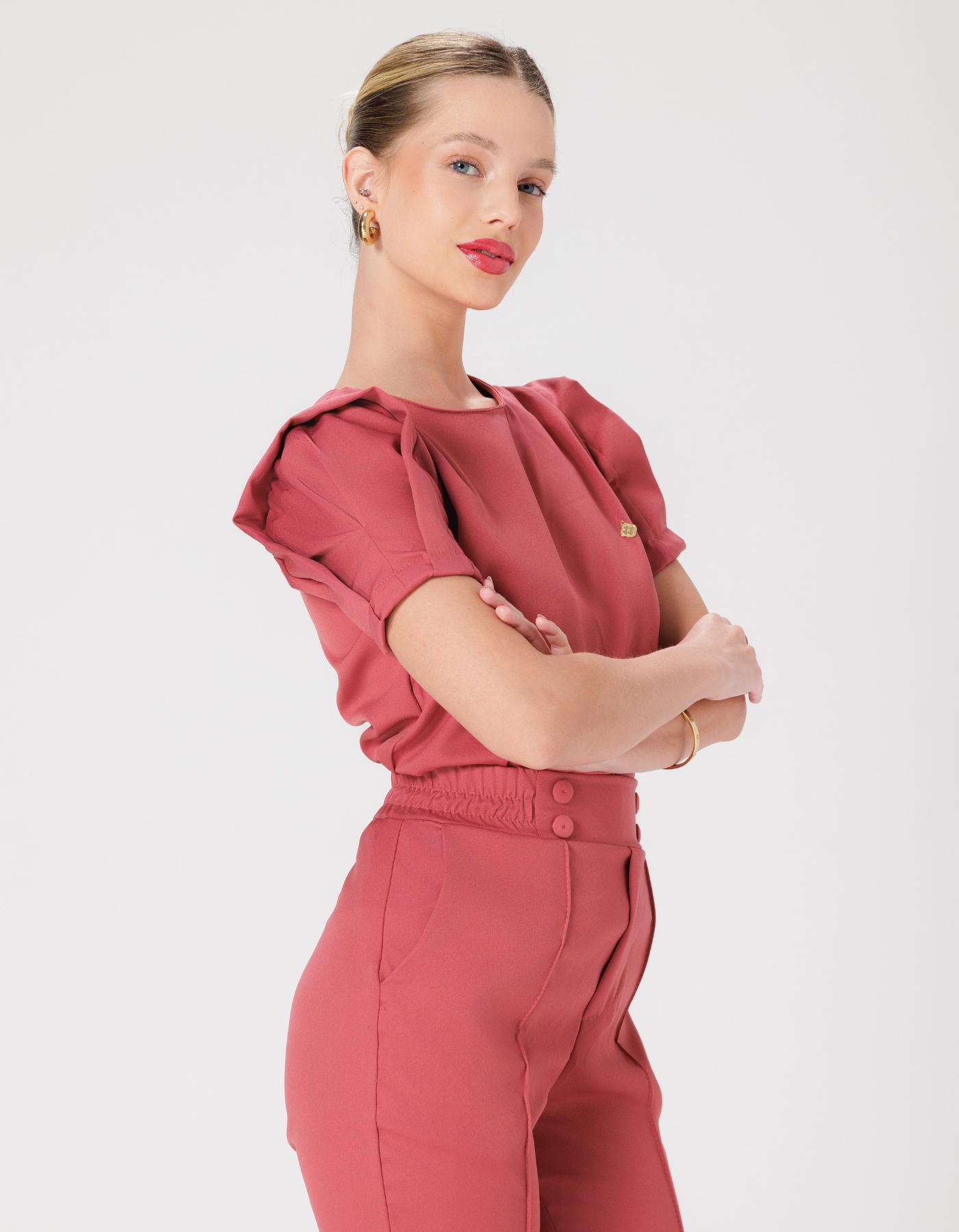 Scrub Feminino Selena Vermelho Cardinal — foto 6