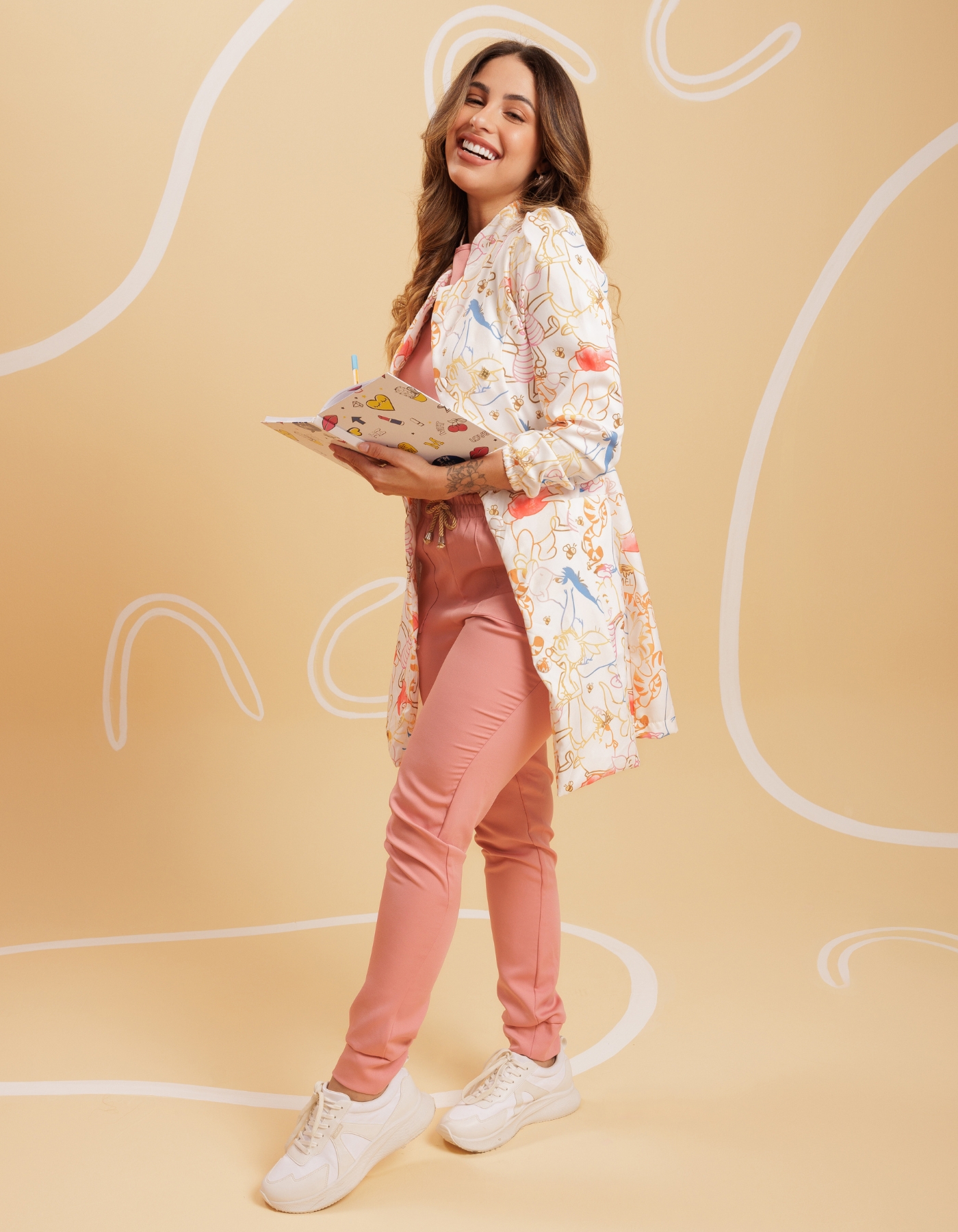 Jaleco Feminino Liza Estampa Pooh — foto 5