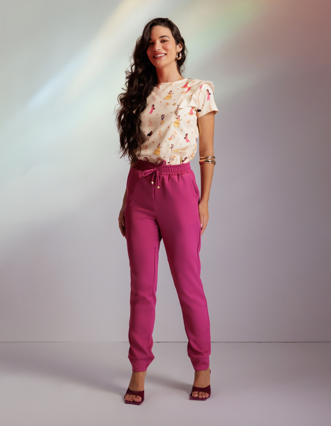 Scrub Feminino Laila Estampa Princesas — foto 9