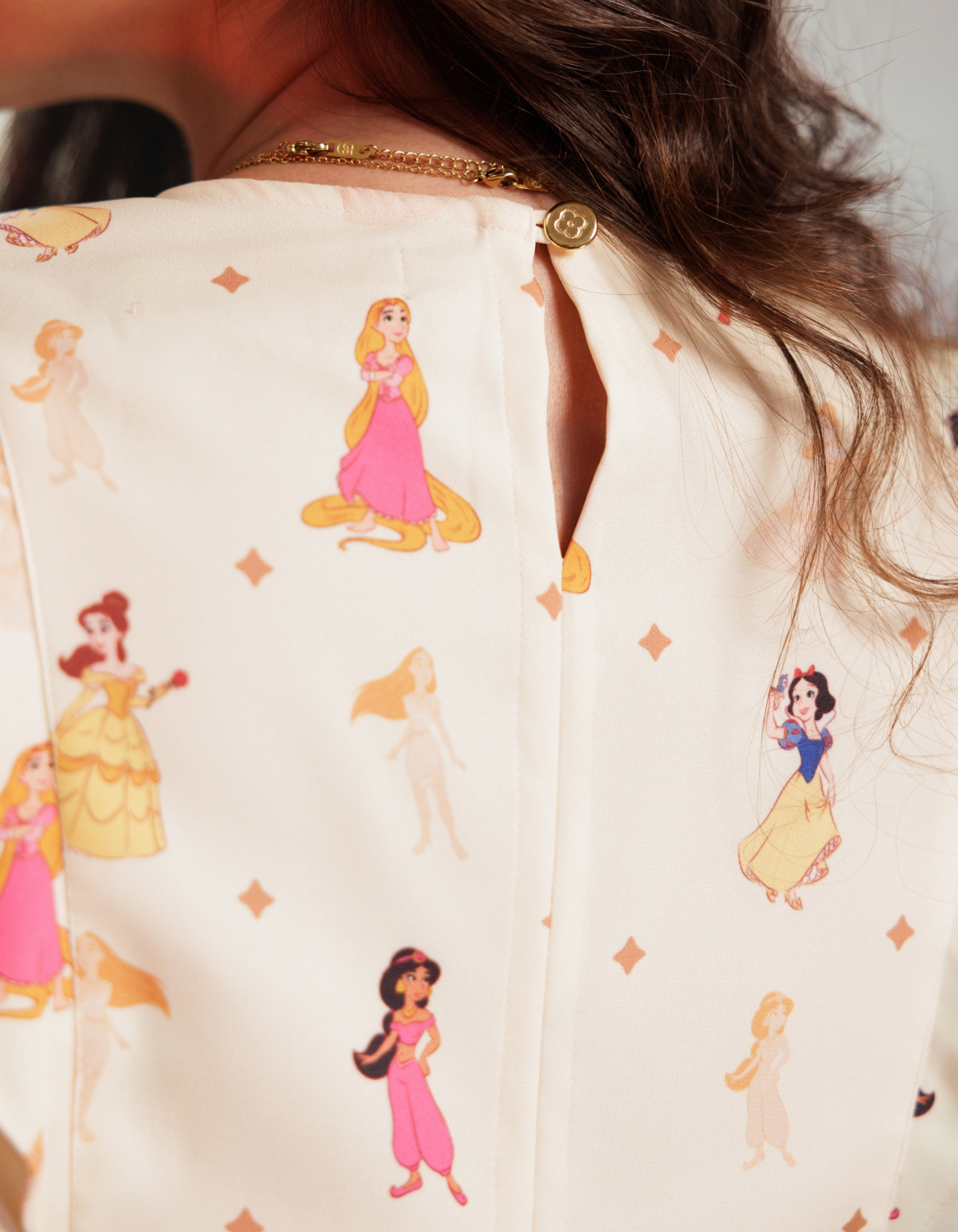Scrub Feminino Laila Estampa Princesas — foto 8