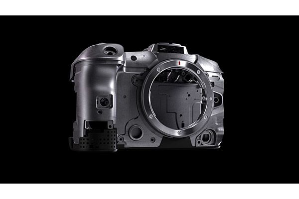 Câmera Canon EOS R5 Mirrorless Kit com Lente Canon RF 24-105mm f/4L IS USM