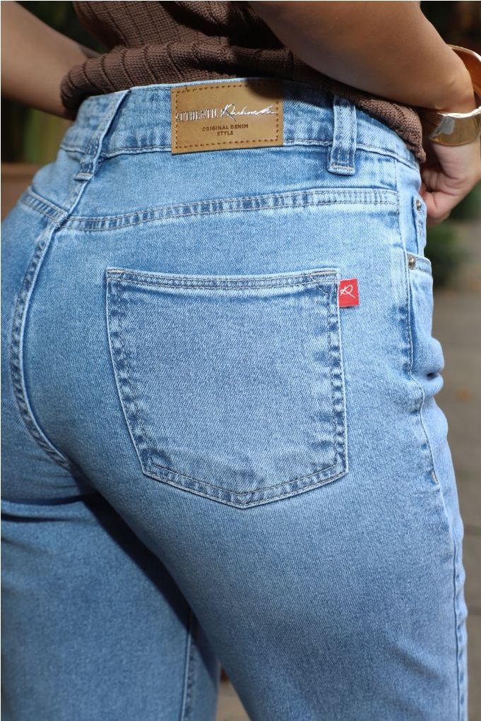 Calça Jeans Reta Cintura Alta Com Barra A Fio Feminina Revanche