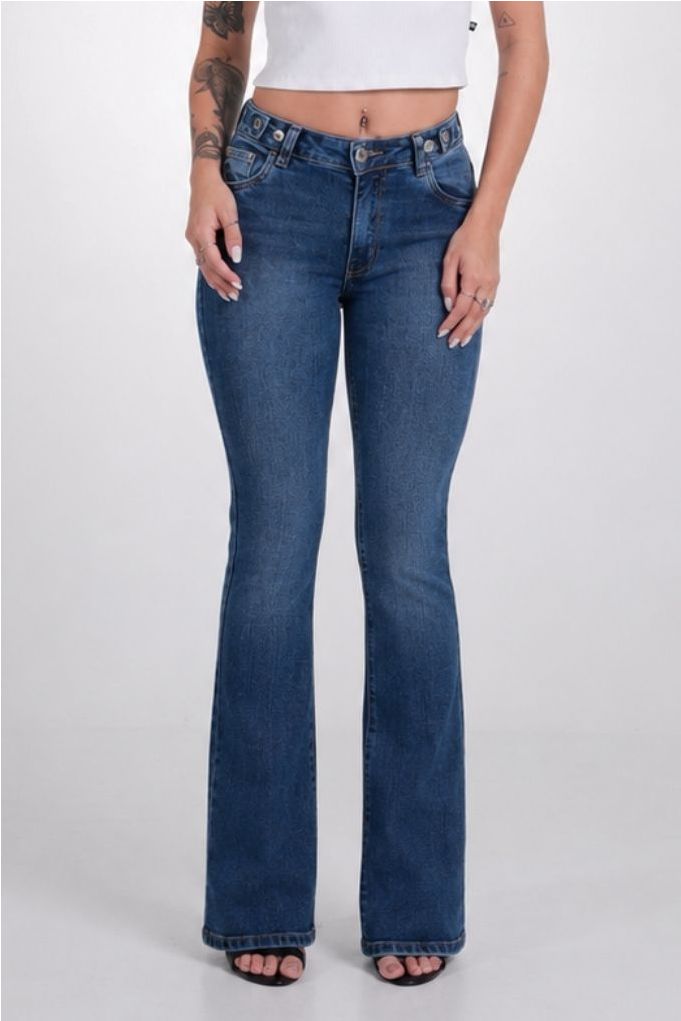 Calça Jeans Flare Com Ajustador No Cós Revanche