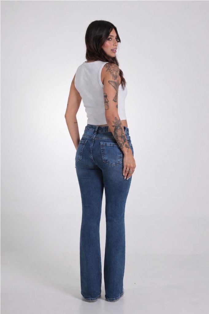 Calça Jeans Flare Com Ajustador No Cós Revanche