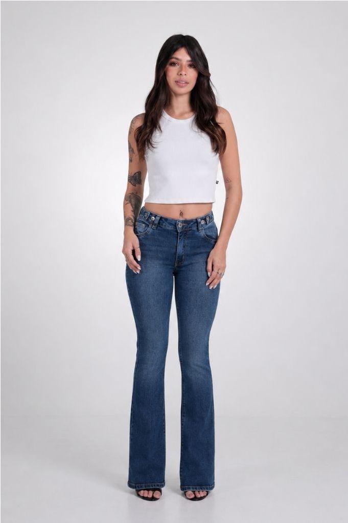 Calça Jeans Flare Com Ajustador No Cós Revanche