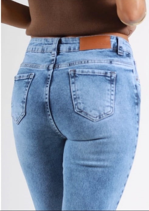 Calça Jeans Reta Barra Normal Feminina Revanche