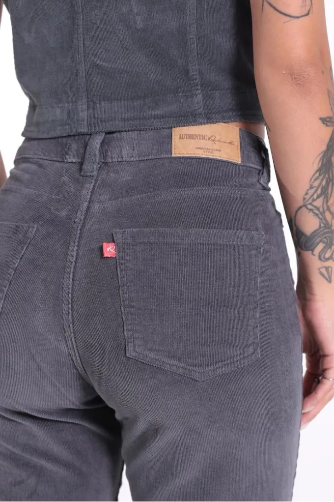 Calça Flare Veludo Feminino Revanche Cor Chumbo