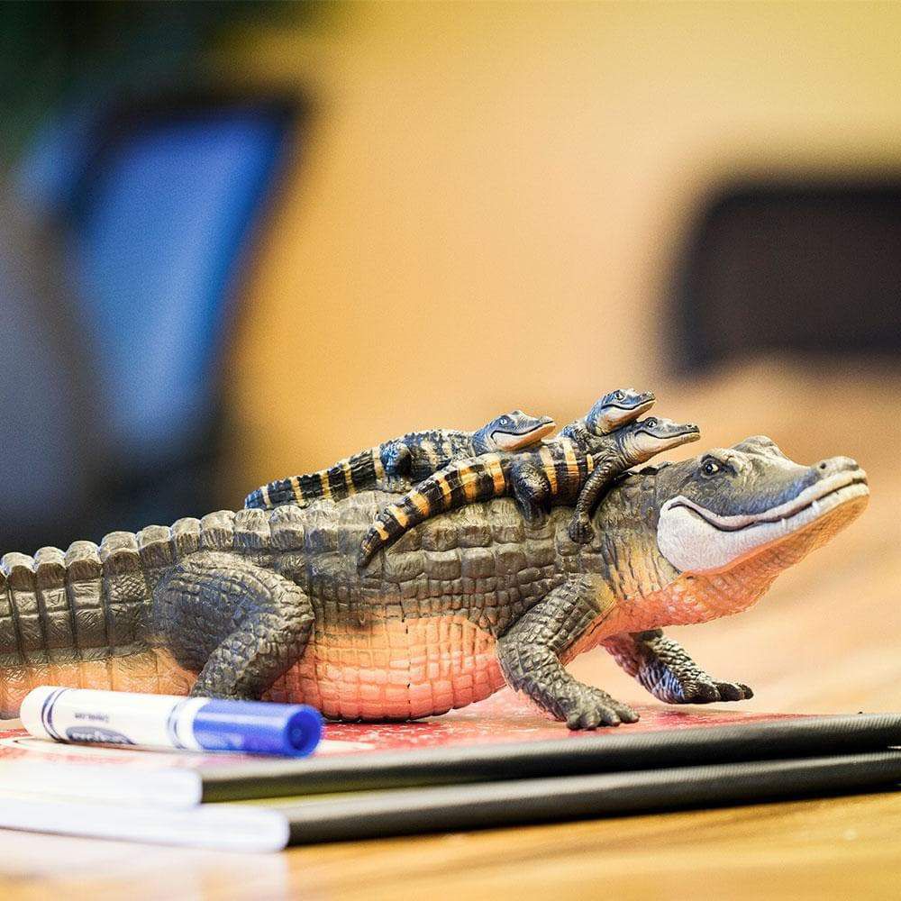 Figura Jacaré com filhotes Safari Ltd.