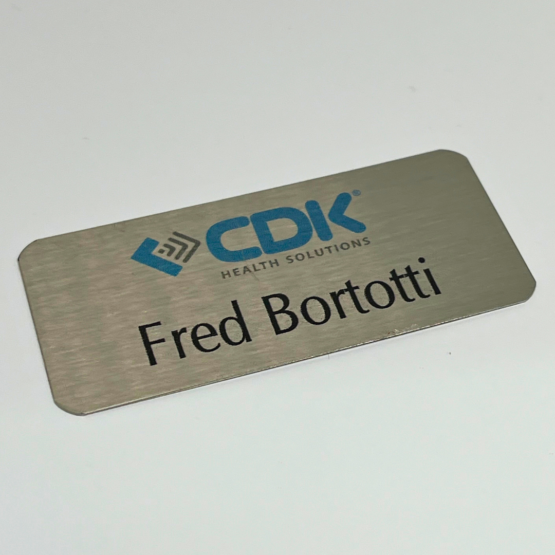 800 Plaquinha em Inox 7 × 3 cm – Personalização de logo + nome