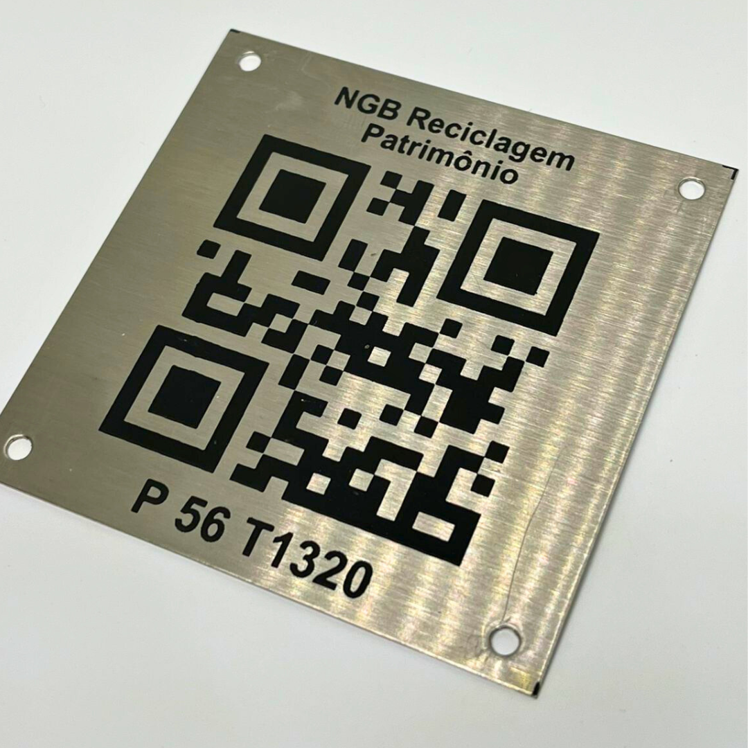 500 placas em Inox com QR Code Gravado