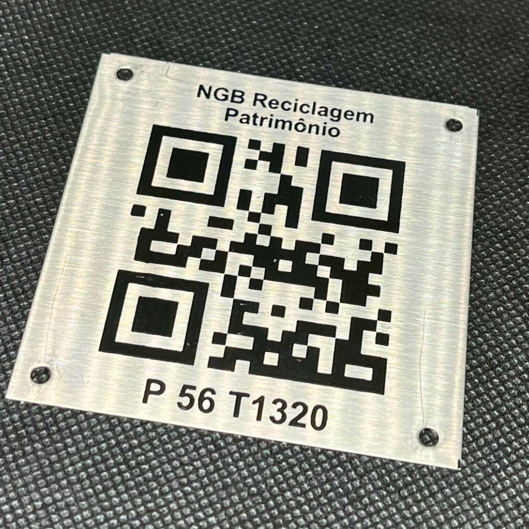 500 placas em Inox com QR Code Gravado