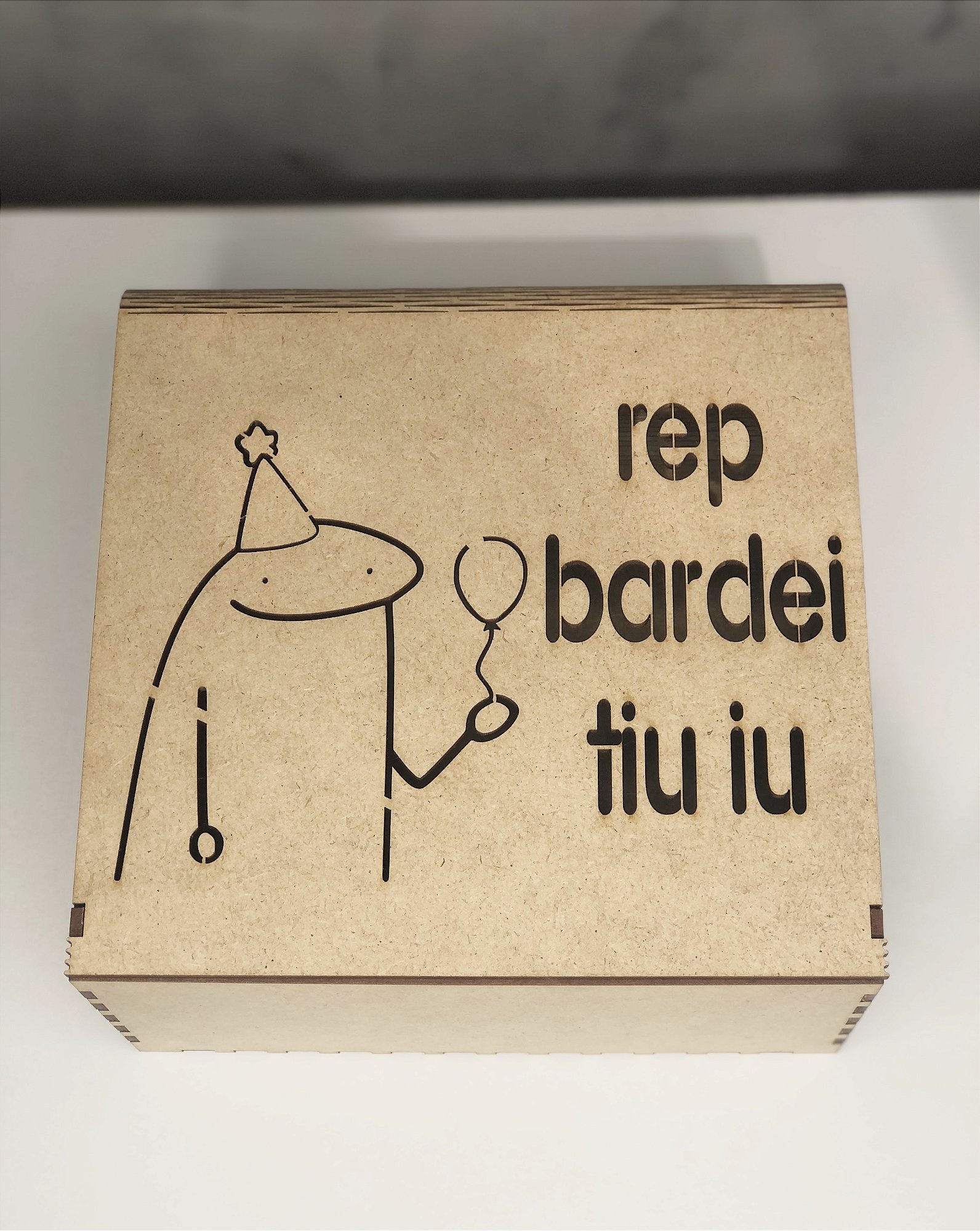 Caixa de Presente em MDF Cru (20x20x10cm) para Aniversário e Ocasiões Românticas
