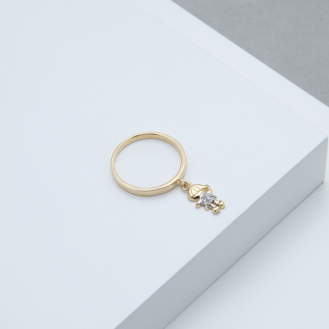 Anel Feminino Dourado com Cristais de Zircônia um Menino Luxuoso - Banhado a ouro 18k