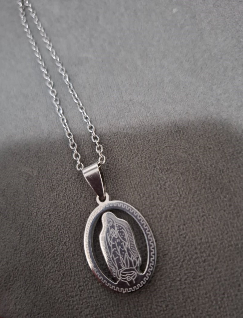 COLAR EM AÇO COM PINGENTE NOSSA SENHORA DE GUADALUPE