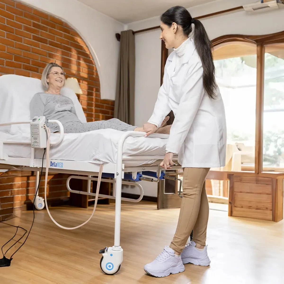 Cama Hospitalar 2 Movimentos Manual Até 180kg DX2 - Dellamed
